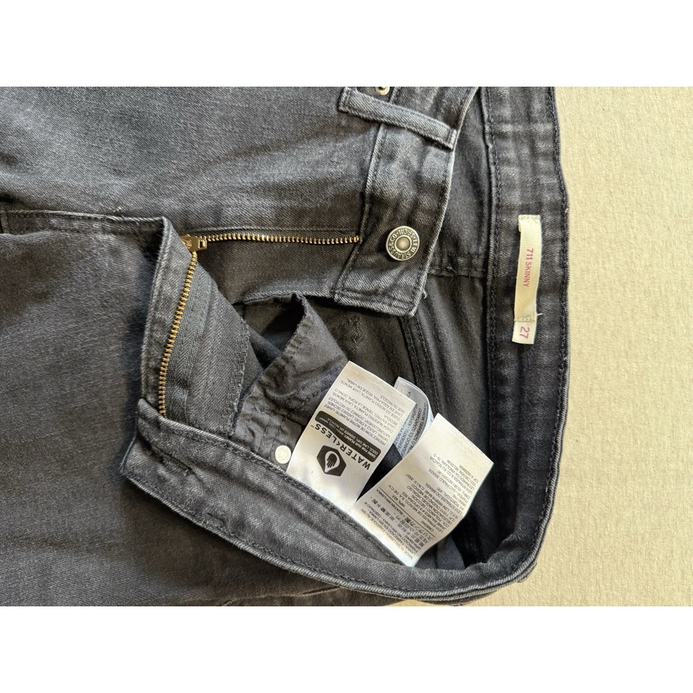 Levi's Woman's 711 Skinny Jeans Size 27 Button Fly